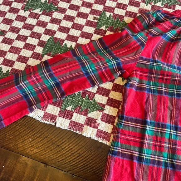 Beautiful Vineyard Vines girls shirt with open sleeve and bow detail - Picture 2 of 5